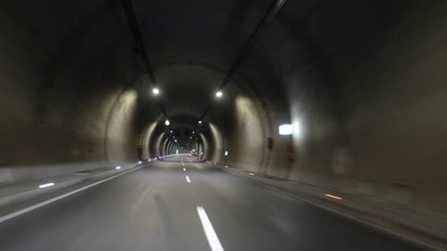 Aus dem Tunnel fahren