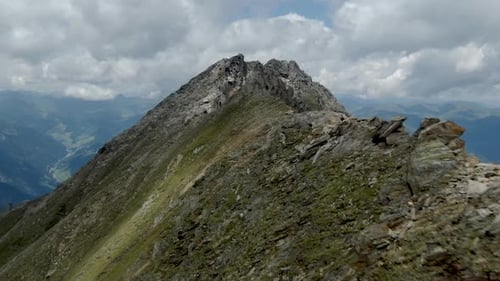 Vista aérea de los Alpes cerca de Zillertal en Austria.