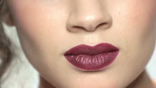Dunkelrote Lippen