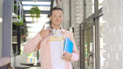 College student teenager smile.