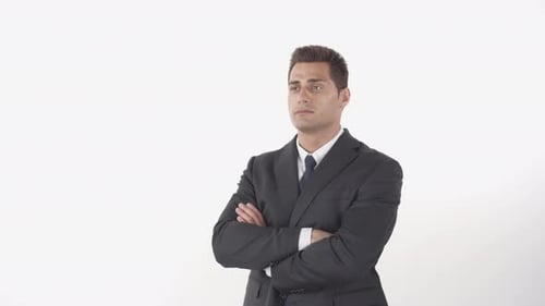 Portrait d'un jeune homme d'affaires métisse
