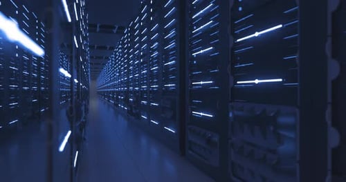 Racks de computador de data center em sala de servidores de segurança de rede ou fazenda de mineração de criptomoedas