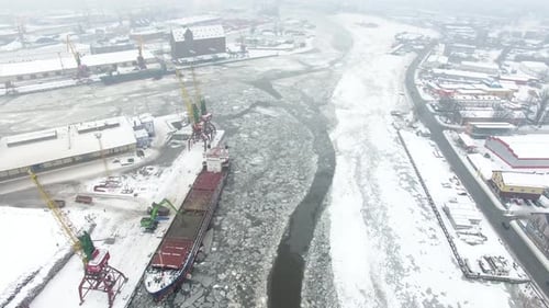 Luftbild: Der Hafen von Kaliningrad im kalten Winter