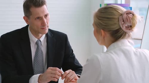 Arbeitssuchender im Vorstellungsgespräch mit dem Manager