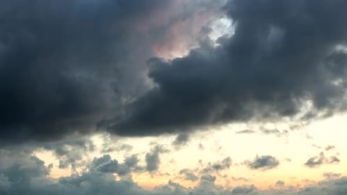 Timelapse da nuvem de tempestade à noite