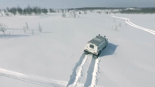 Geländewagen auf sechs Rädern
