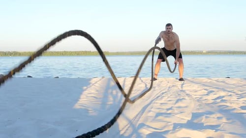 Battle Ropes am Flussufer