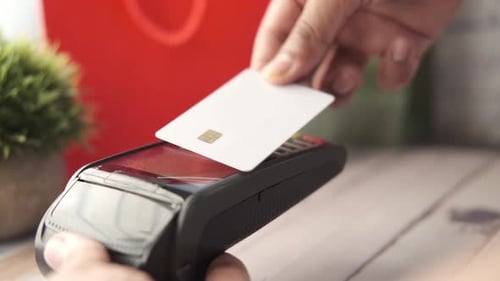 Paying with Contactless Card in Store