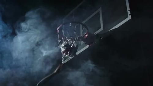 Zweihändiger Reverse-Dunk