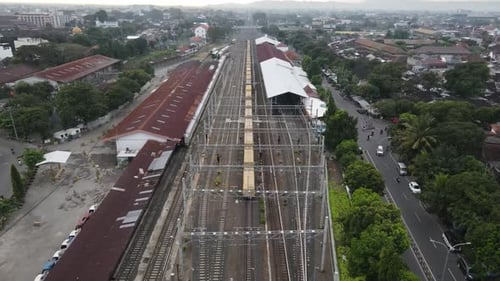 vue aérienne, la gare de Lempuyangan est une petite station de Yogyakarta à part la grande Tugu Yogyakarta