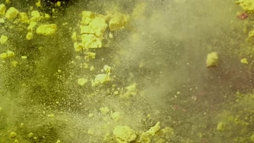Abstrakte Explosion von farbigen Pulvern