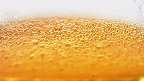 bier. bier schaum. bierblasen. helles bier
