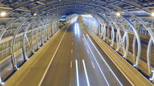 Trafic dans un tunnel moderne