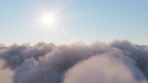 Flug durch sich bewegende Wolkenlandschaft mit schönen Sonnenstrahlen
