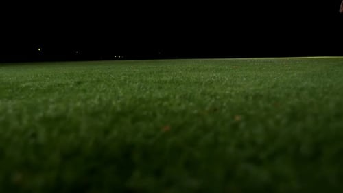 Jugador de fútbol jugando al fútbol