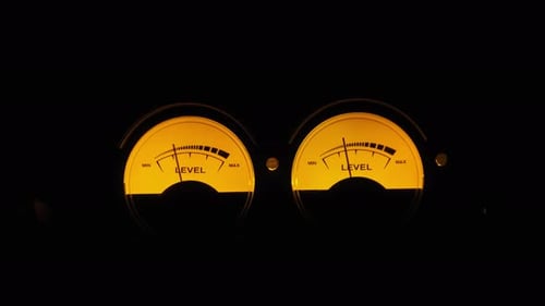 Dois indicadores de seta analógicos do nível do sinal sonoro no estilo estéreo vintage