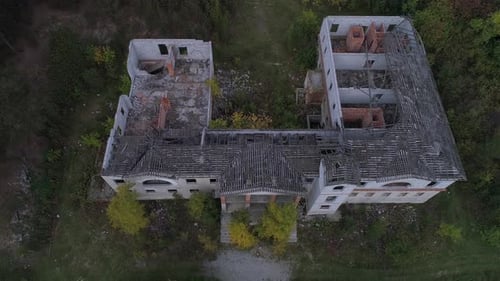 Big abandoned house in the forest 03