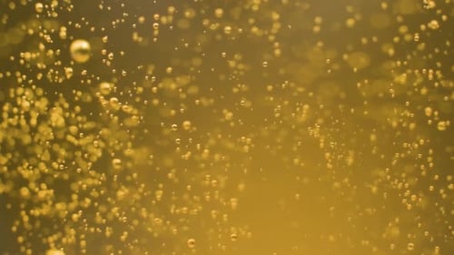 Extreme Makroaufnahme Goldgetränk Blasenexplosion in Zeitlupe, Konzept