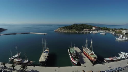 Luftaufnahme der Makarska-Bucht