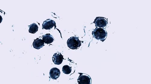 Blaubeeren im Wasser, Zeitlupe