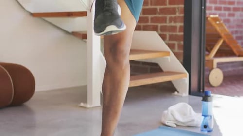 Man Working Out Lifting Knees on Mat