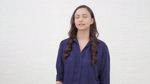 Indisches Mädchen spricht