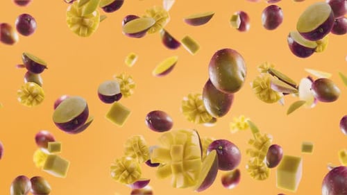 Mango mit Scheiben auf orangefarbenem Hintergrund