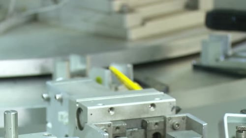 Automated production of plastic parts in a large factory