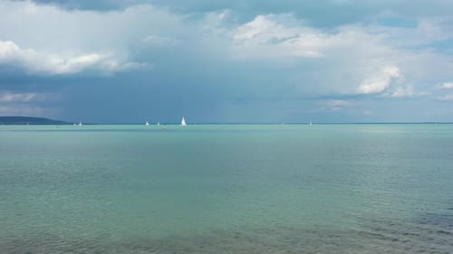 Segelboote auf dem See