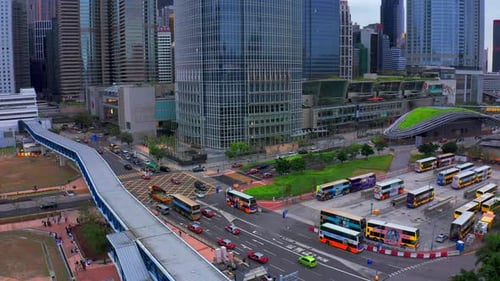 Central District: Verkehr und Stadtleben in diesem asiatischen internationalen Geschäfts- und Finanzzentrum