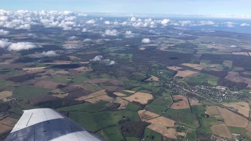 Flug über Estland in Richtung Tallinn