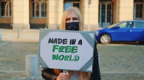 Made in a Free World - Slogan sur les actions de protestation dans la ville