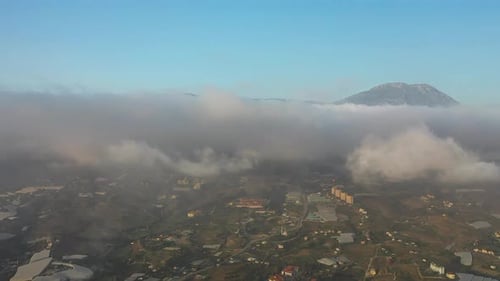 Videografía aérea de Clouds Over the City