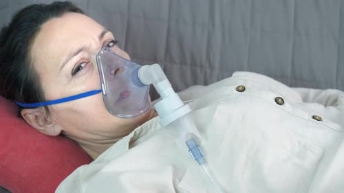 Cure avec masque pour inhalation
