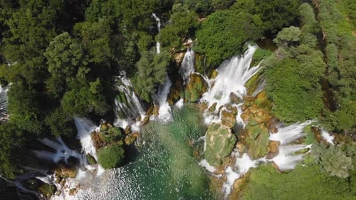 Toller Waldwasserfall