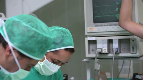 Die Bedienung erfolgt in einem Operationssaal