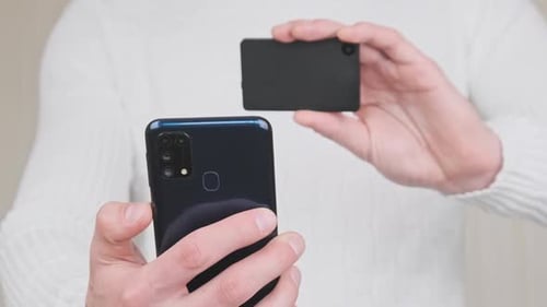 Scanning QR Code with a Modern Cold Crypto Wallet and Smartphone