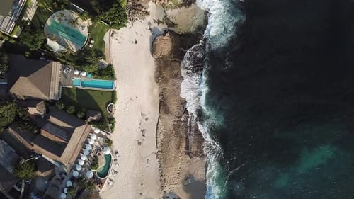 Luxury Villas with Pools and Sea