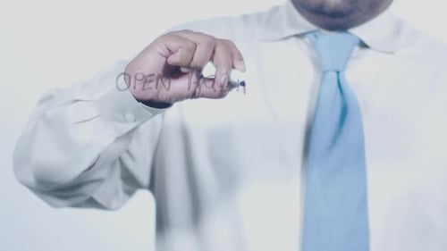 Empresario asiático vuelve a escribir abierto