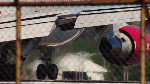 Rückansicht des Flugzeugabflugs