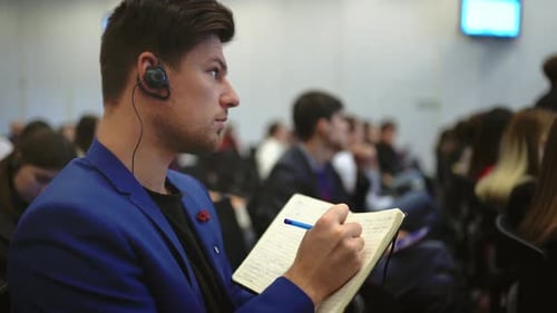 Auditorium Crowd Schreibnotizstift für Geschäftsleute. Zuschauerforum Hören Sprecher