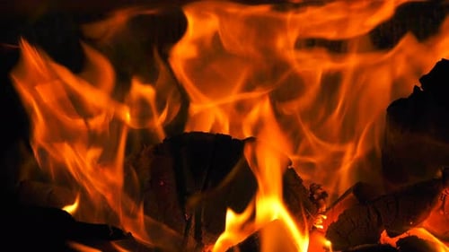 Brennende Flammen aus Holz 8