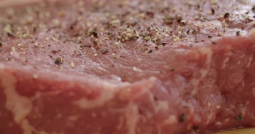 Würziges rohes Lendenstück