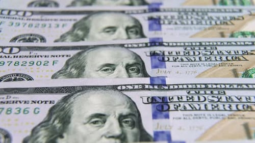 Notas de dólar americano, papel-moeda, moeda da taxa de câmbio. Notas em dinheiro. O conceito de finanças