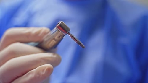 Nahaufnahme der Dentalbohrmaschine.