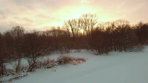 Coucher de soleil sur la rivière Frozen