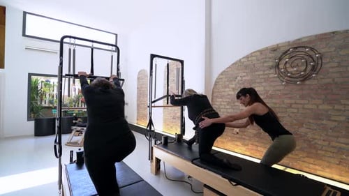 Pilates Reformer Stretch Assisted in Bright Studio