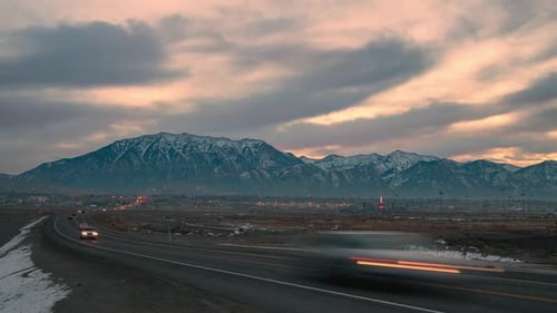 Zeitraffer des Verkehrs auf 800 Norden, der von Orem nach Vineyard fährt