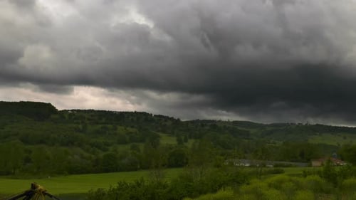 Landschaft Grünes Feld Und Regen Wolken Zeitraffer