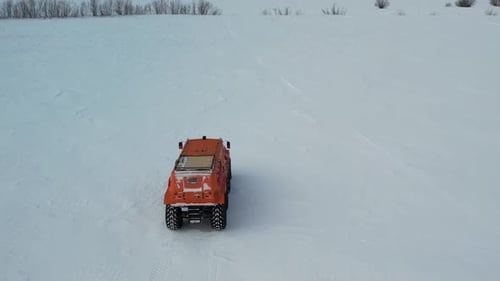 Véhicule tout-terrain à huit roues